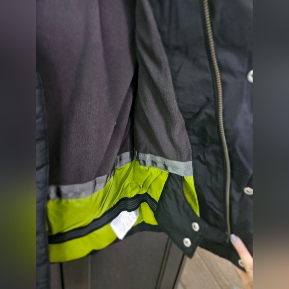 Gap age 6 to 7 Puffer - Picture 8 of 8